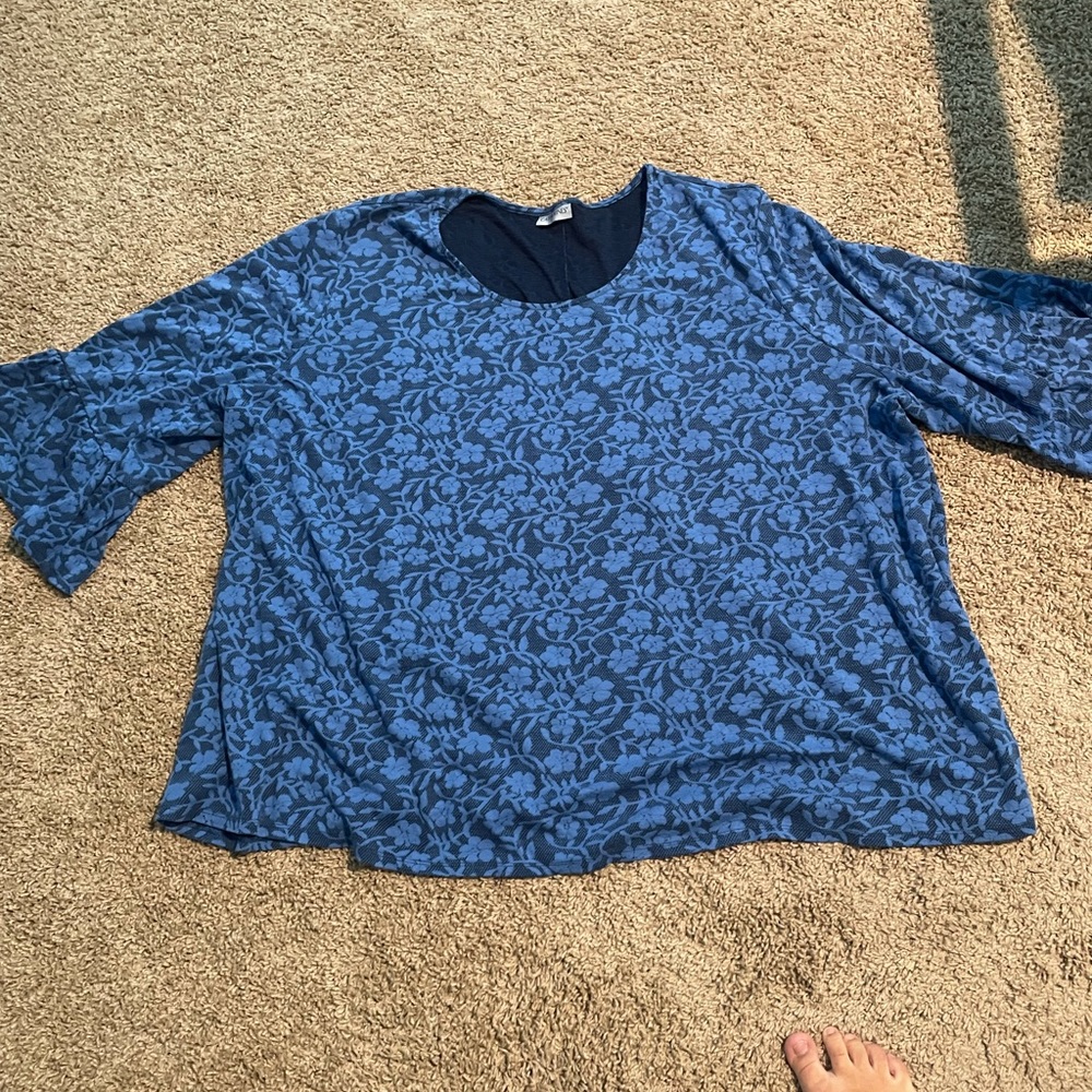 Catherine’s size 5x shirt